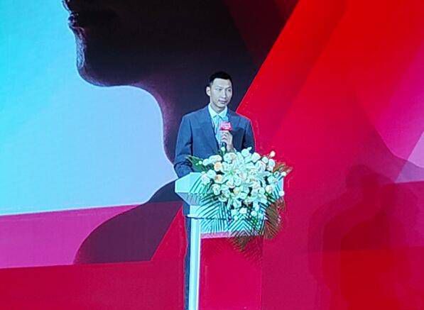这也是为什么，她心里对叶辰的感情，一下子比之前对神秘人的时候，还要暴涨许多的原因。